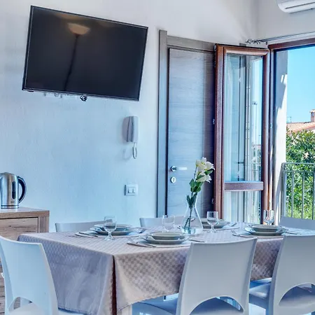 Izzhome Cozy Sunflowers Pula Exterior photo