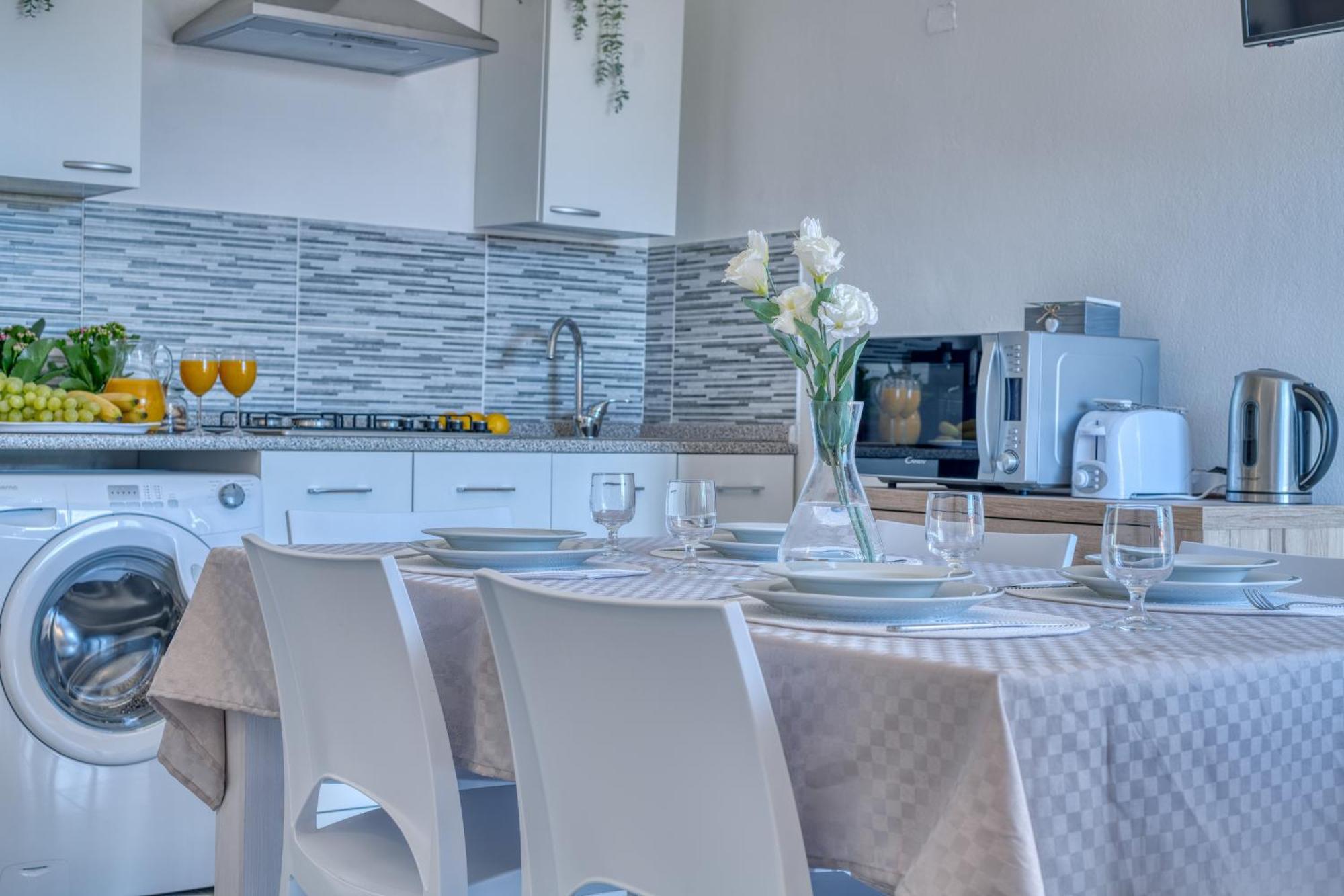 Izzhome Cozy Sunflowers Holiday home